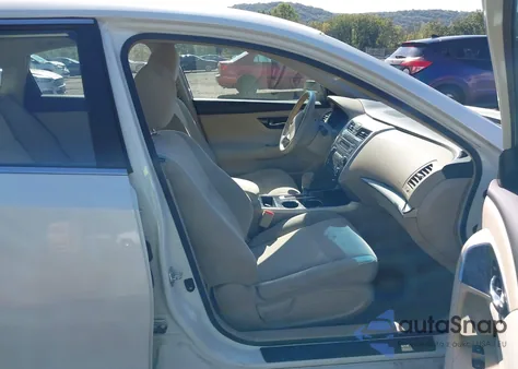 2013 Nissan Altima 2.5 S z USA, uszkodzony, nr VIN 1N4AL3AP0DC297399